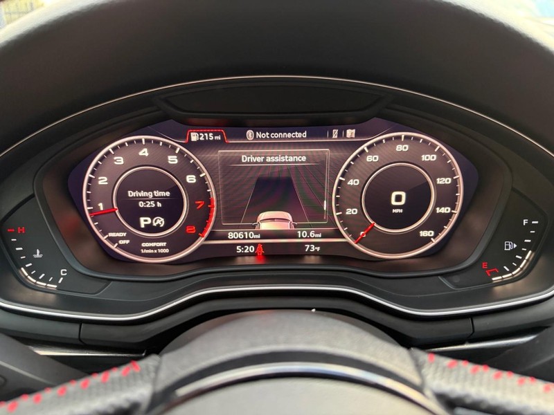 Audi A4 Vehicle Full-screen Gallery Image 21