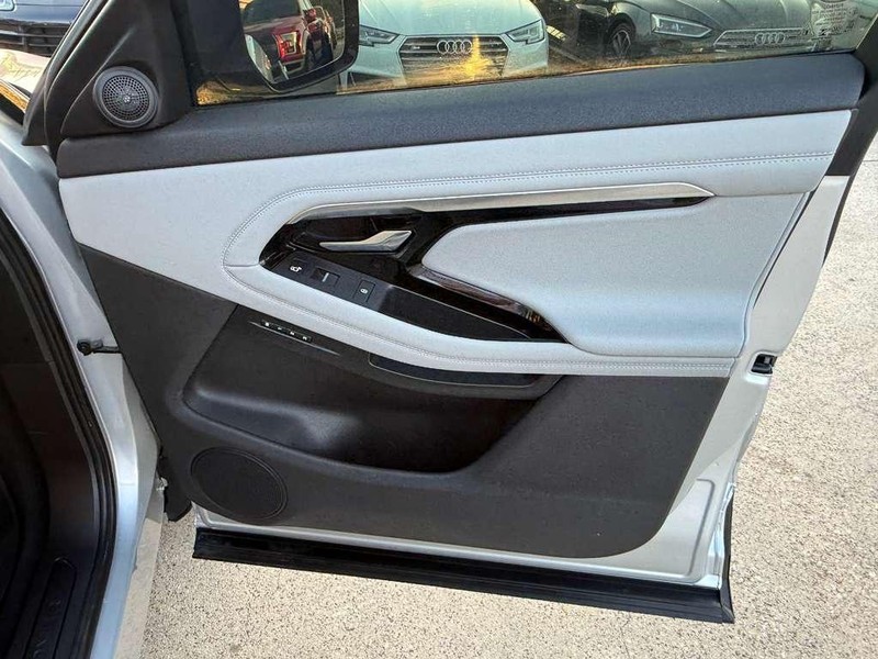 Land Rover Range Rover Evoque Vehicle Full-screen Gallery Image 14