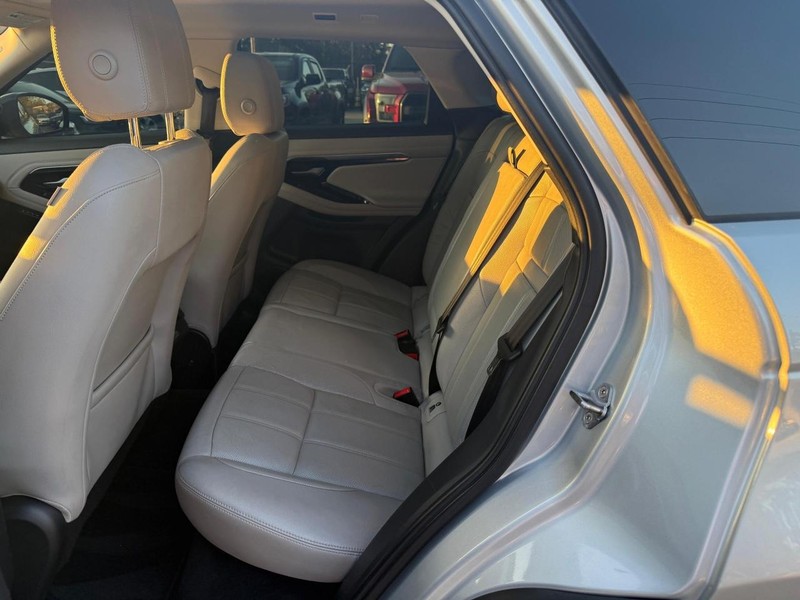 Land Rover Range Rover Evoque Vehicle Full-screen Gallery Image 16