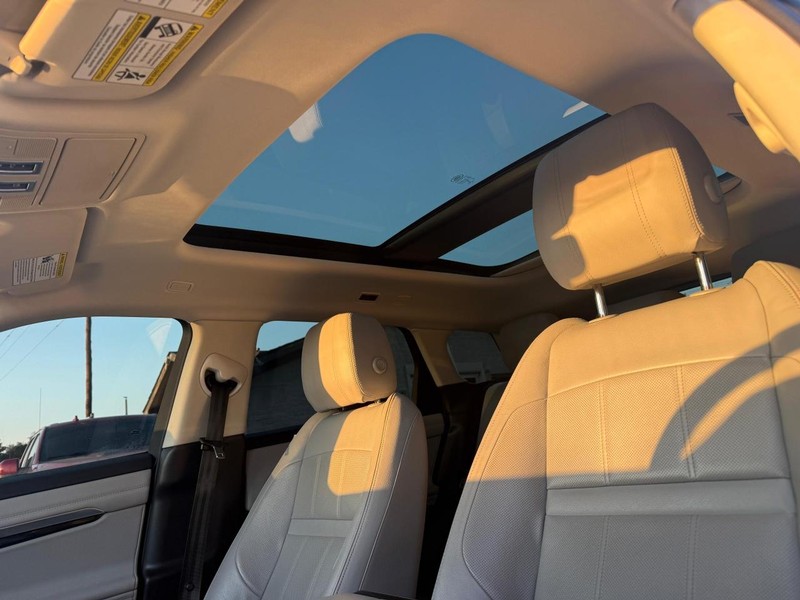 Land Rover Range Rover Evoque Vehicle Full-screen Gallery Image 24