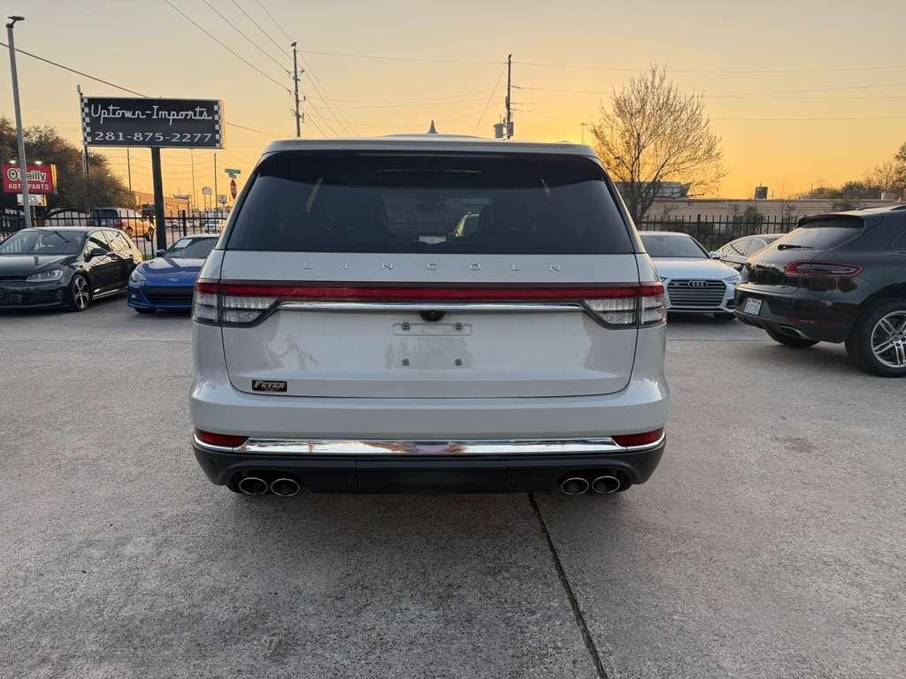 Lincoln Aviator Vehicle Full-screen Gallery Image 07