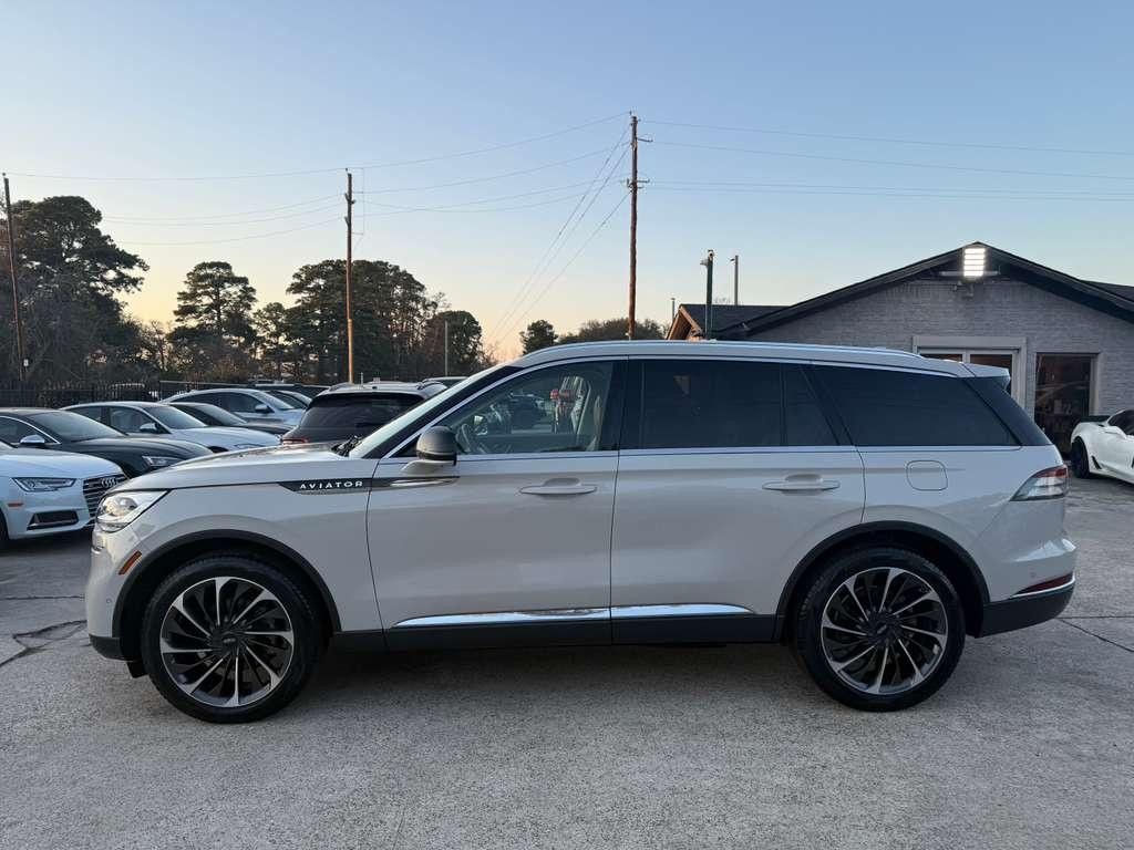 Lincoln Aviator Vehicle Full-screen Gallery Image 09