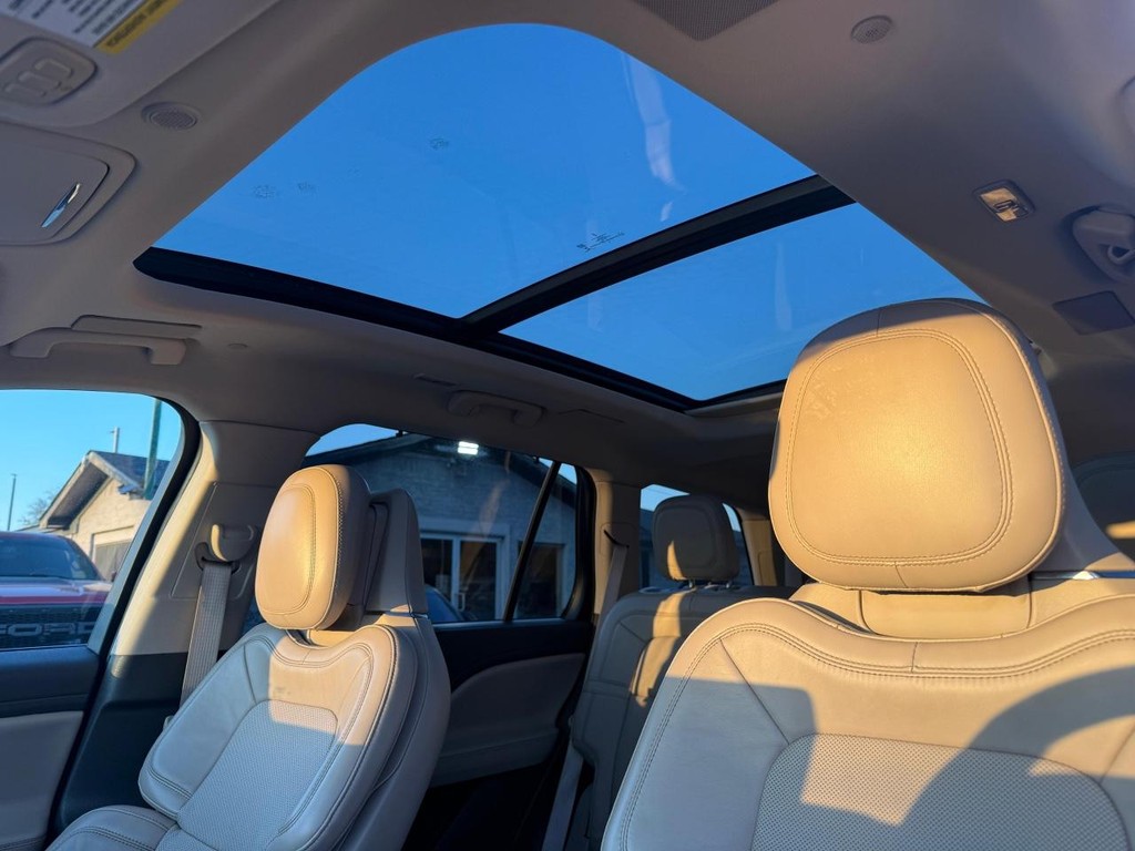 Lincoln Aviator Vehicle Full-screen Gallery Image 11