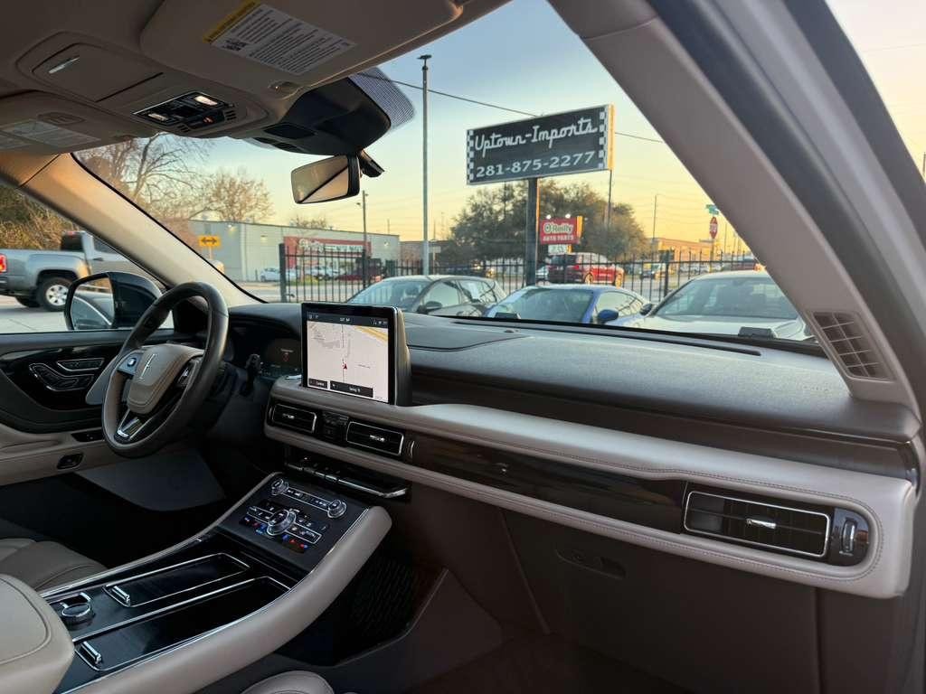 Lincoln Aviator Vehicle Full-screen Gallery Image 13