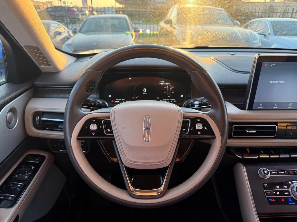 Lincoln Aviator Vehicle Full-screen Gallery Image 22