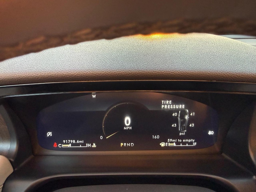 Lincoln Aviator Vehicle Full-screen Gallery Image 23