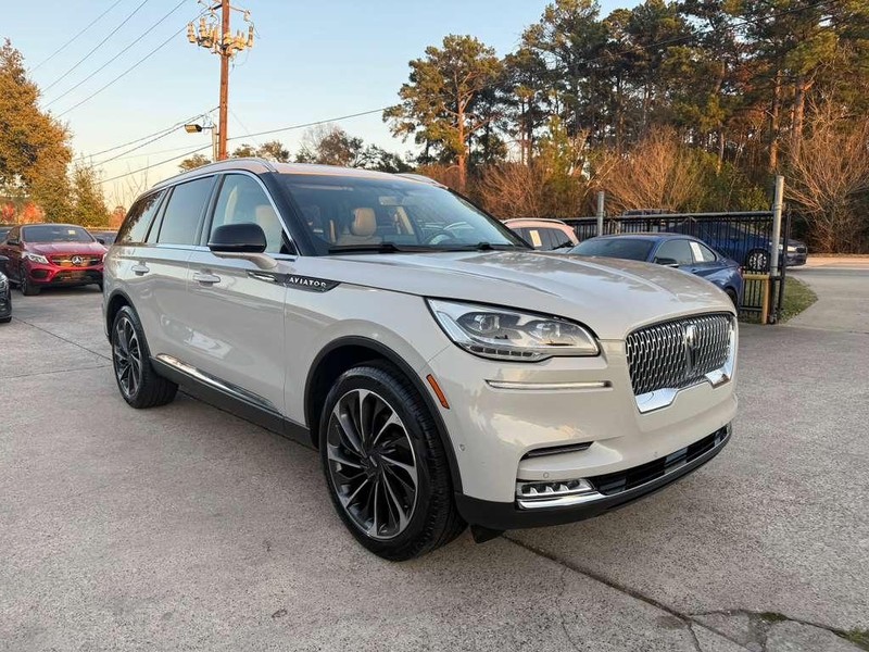 Lincoln Aviator Vehicle Full-screen Gallery Image 04