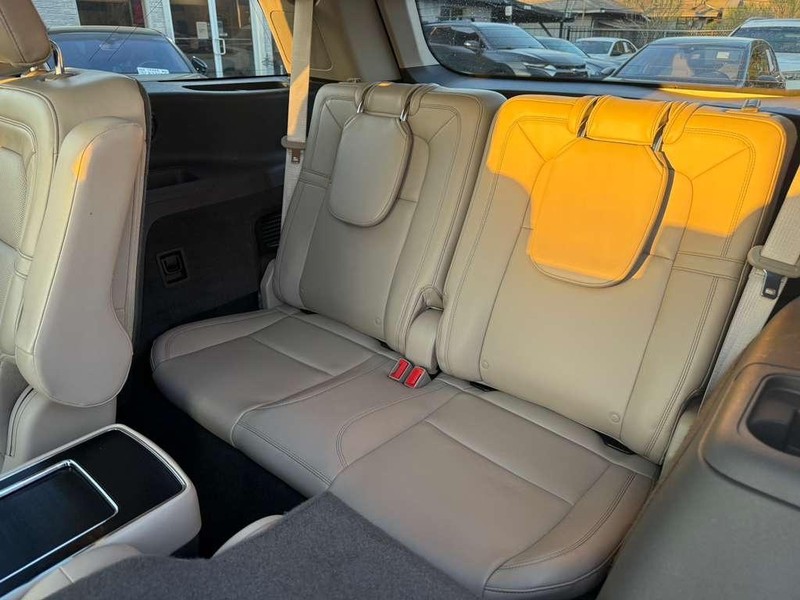 Lincoln Aviator Vehicle Full-screen Gallery Image 20