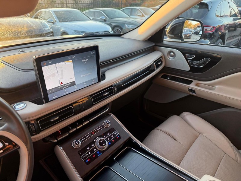 Lincoln Aviator Vehicle Full-screen Gallery Image 27