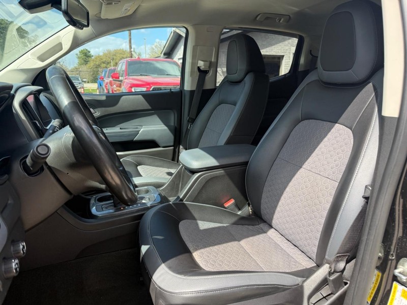 Chevrolet Colorado Vehicle Full-screen Gallery Image 11