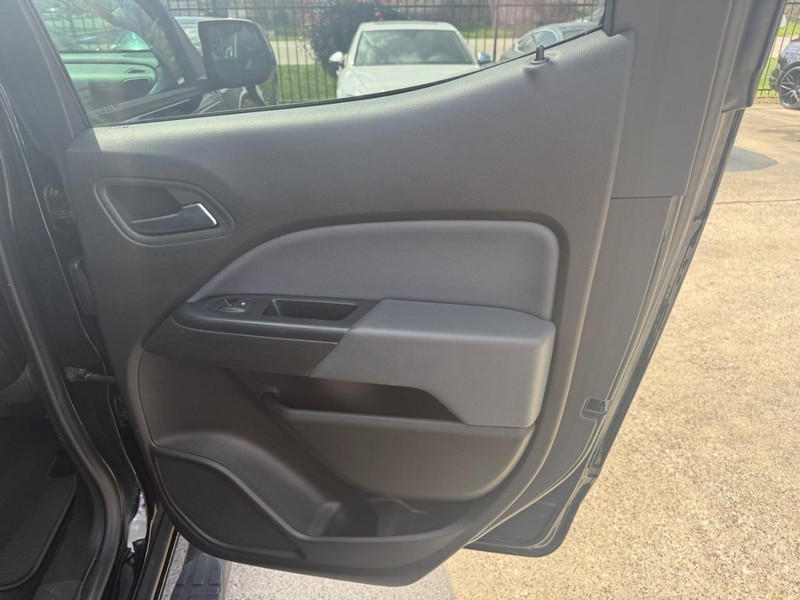 Chevrolet Colorado Vehicle Full-screen Gallery Image 17