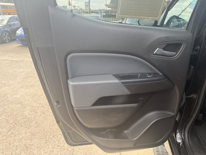 Chevrolet Colorado Vehicle Full-screen Gallery Image 19