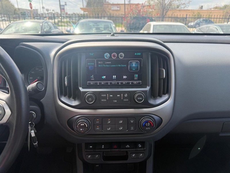 Chevrolet Colorado Vehicle Full-screen Gallery Image 22