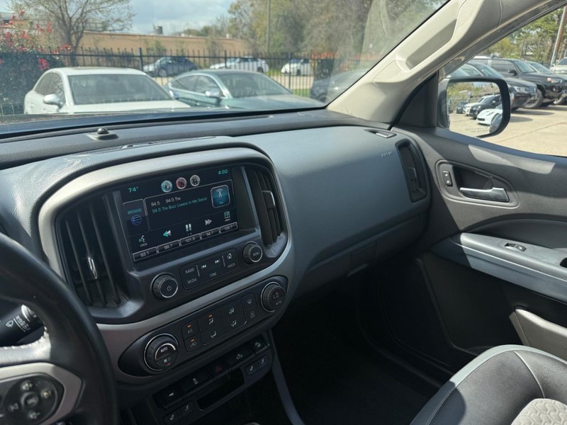 Chevrolet Colorado Vehicle Full-screen Gallery Image 24
