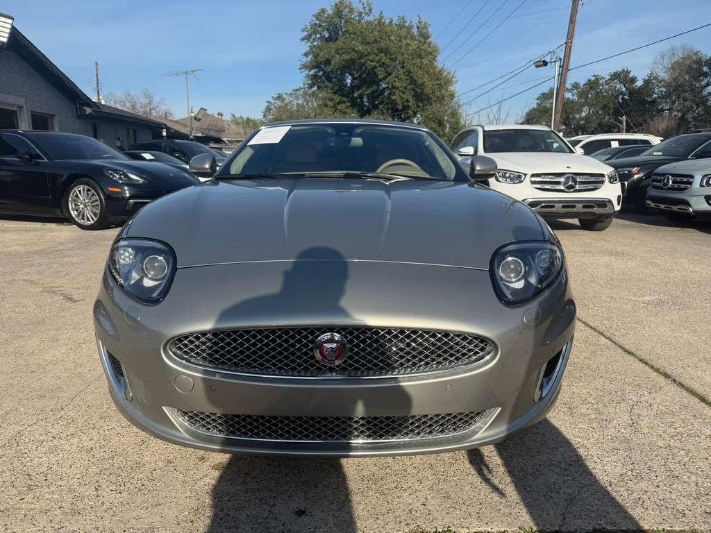 Jaguar XK Vehicle Full-screen Gallery Image 04