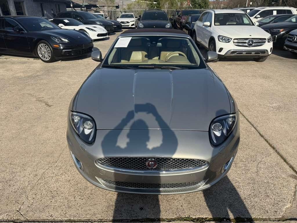 Jaguar XK Vehicle Full-screen Gallery Image 05