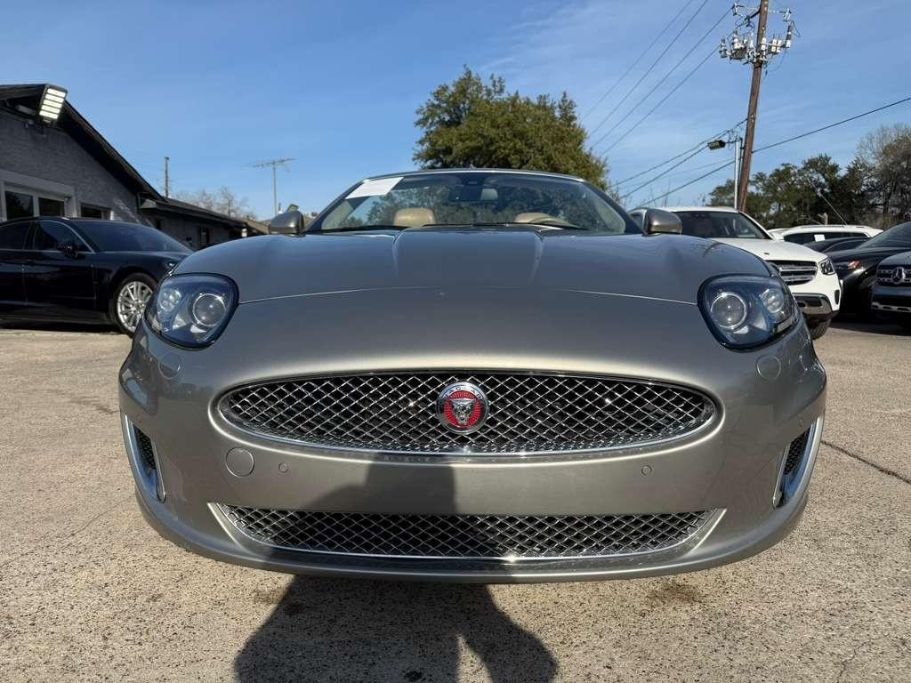 Jaguar XK Vehicle Full-screen Gallery Image 06