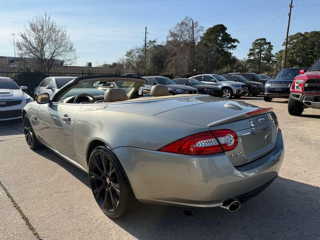 Jaguar XK Vehicle Full-screen Gallery Image 14