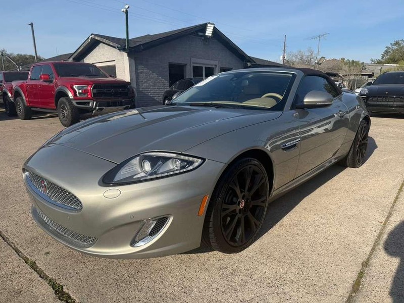 Jaguar XK Vehicle Full-screen Gallery Image 02