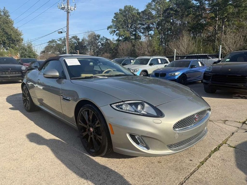 Jaguar XK Vehicle Full-screen Gallery Image 08