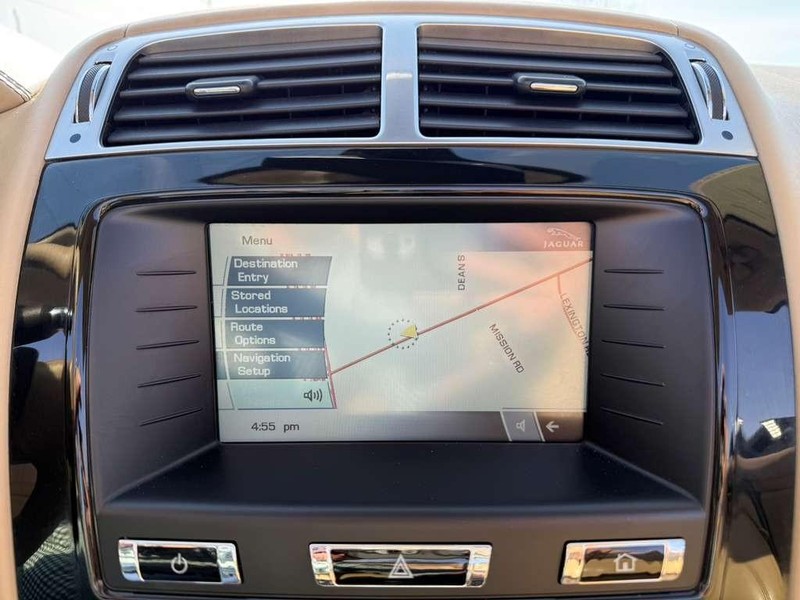 Jaguar XK Vehicle Full-screen Gallery Image 29