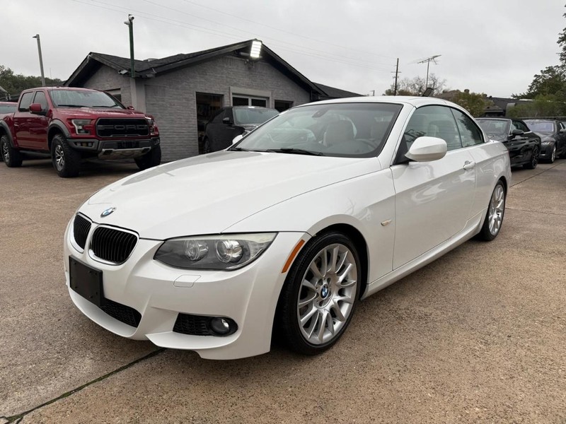 BMW 328i Vehicle Full-screen Gallery Image 02