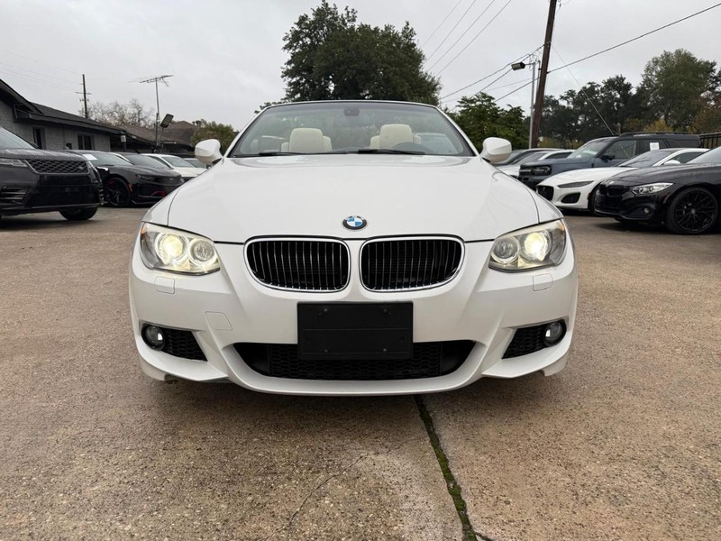 BMW 328i Vehicle Full-screen Gallery Image 03