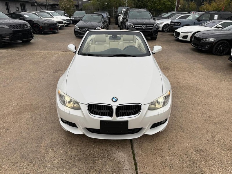 BMW 328i Vehicle Full-screen Gallery Image 05