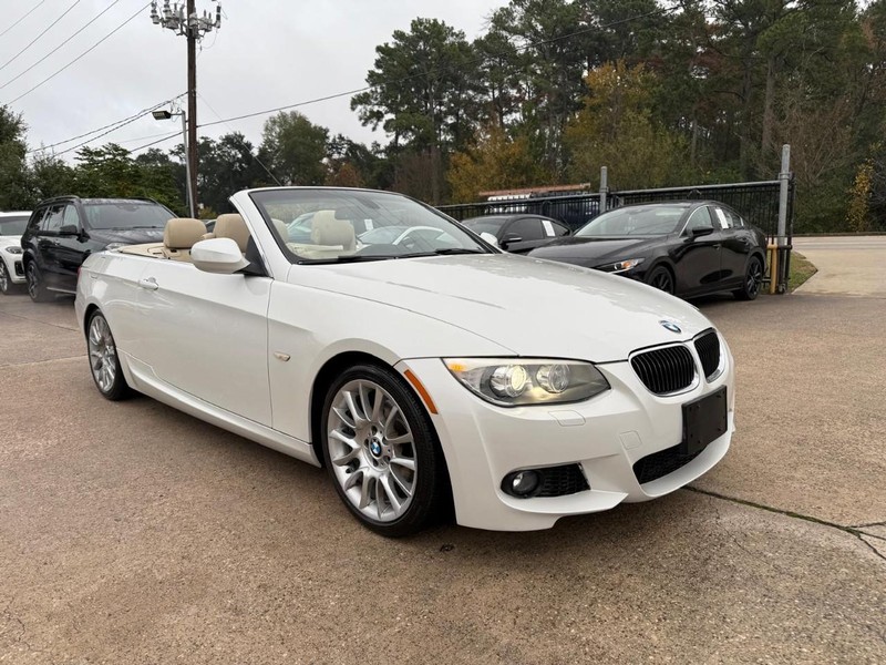 BMW 328i Vehicle Full-screen Gallery Image 06