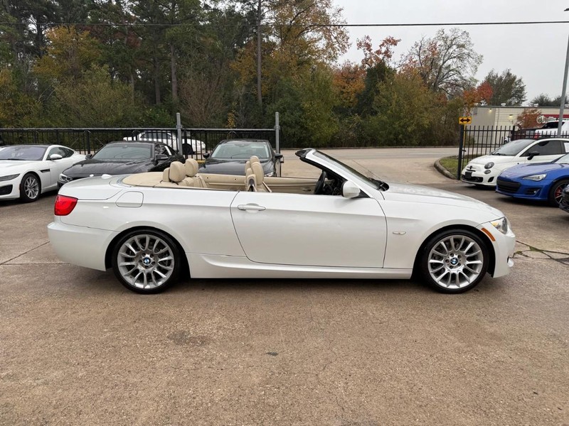 BMW 328i Vehicle Full-screen Gallery Image 08