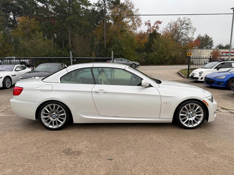 BMW 328i Vehicle Full-screen Gallery Image 09