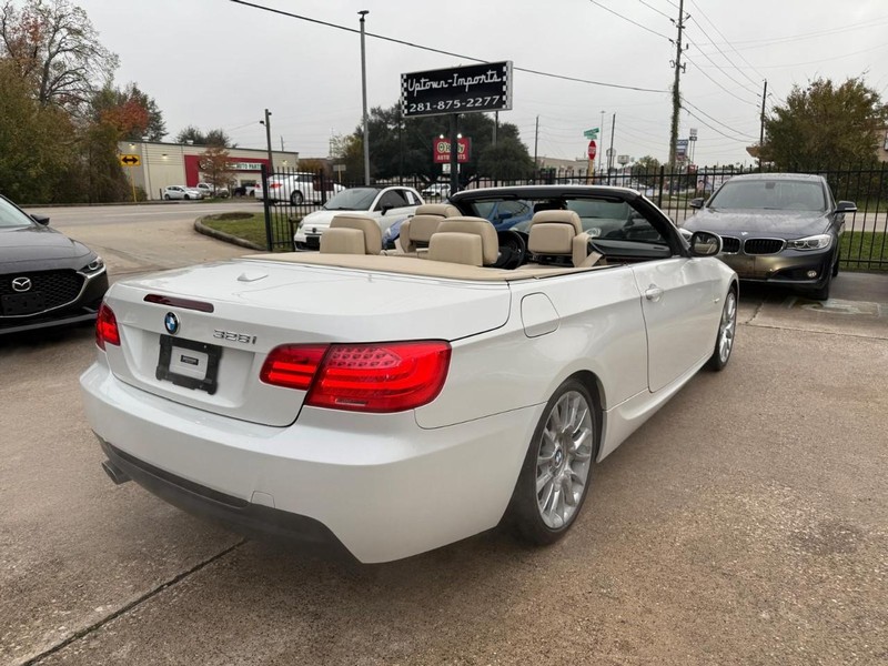 BMW 328i Vehicle Full-screen Gallery Image 10