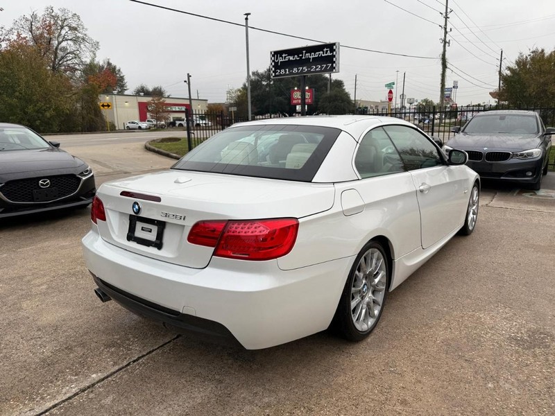 BMW 328i Vehicle Full-screen Gallery Image 11