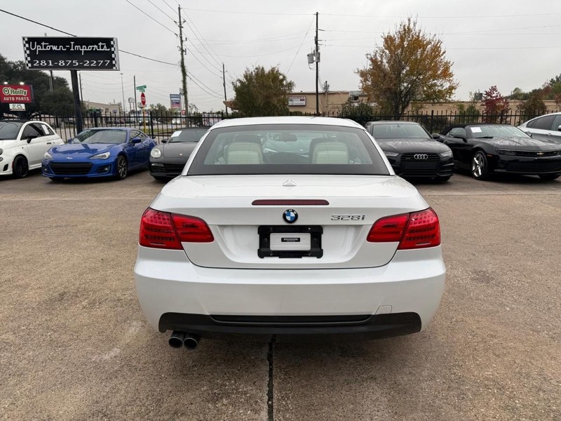 BMW 328i Vehicle Full-screen Gallery Image 13