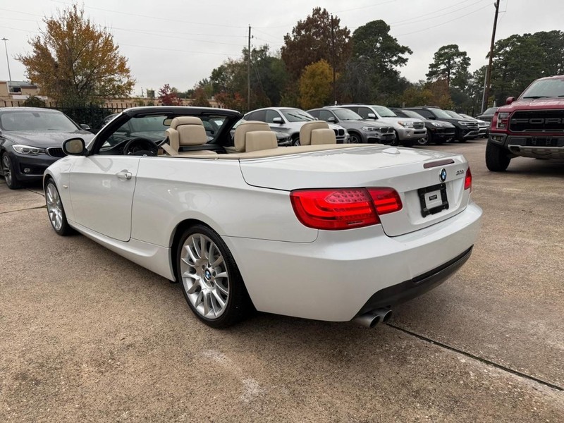 BMW 328i Vehicle Full-screen Gallery Image 14