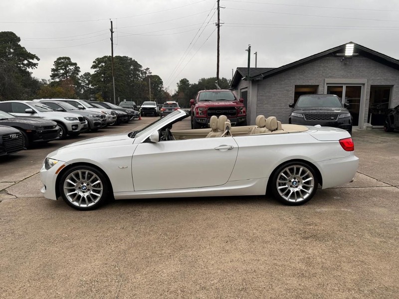 BMW 328i Vehicle Full-screen Gallery Image 16