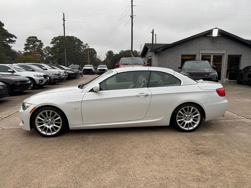 BMW 328i Vehicle Full-screen Gallery Image 17