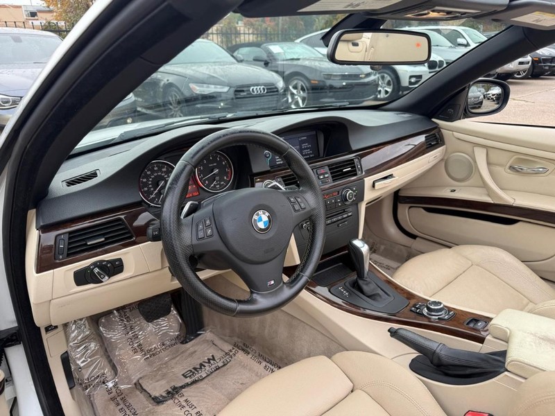 BMW 328i Vehicle Full-screen Gallery Image 18