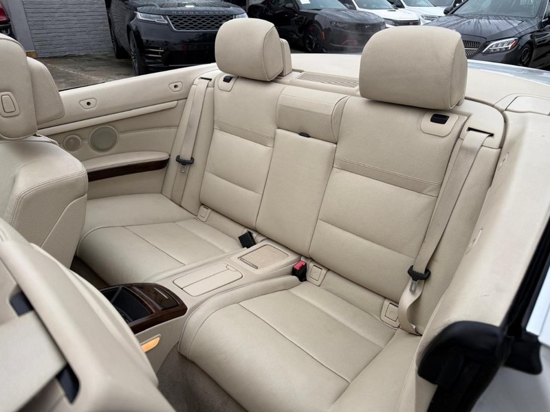 BMW 328i Vehicle Full-screen Gallery Image 20