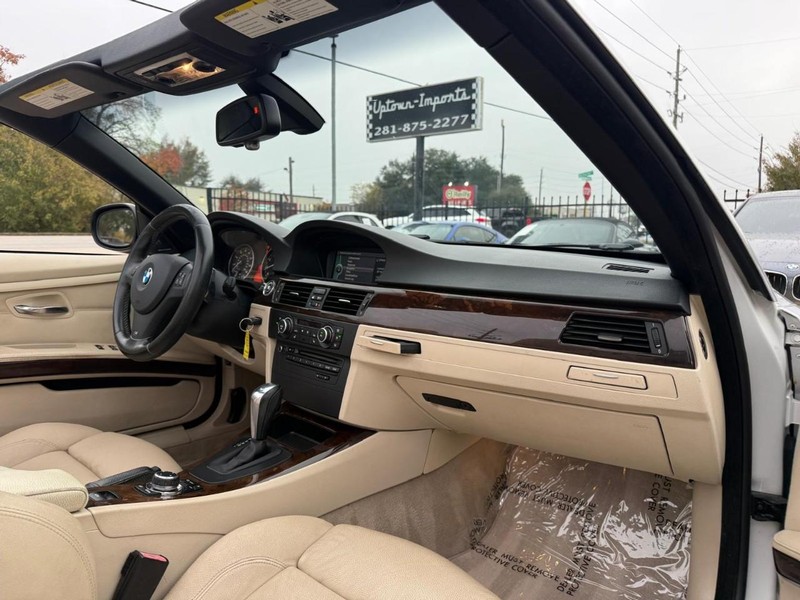 BMW 328i Vehicle Full-screen Gallery Image 22