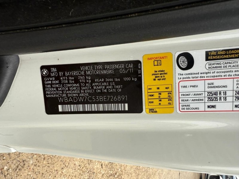 BMW 328i Vehicle Full-screen Gallery Image 33