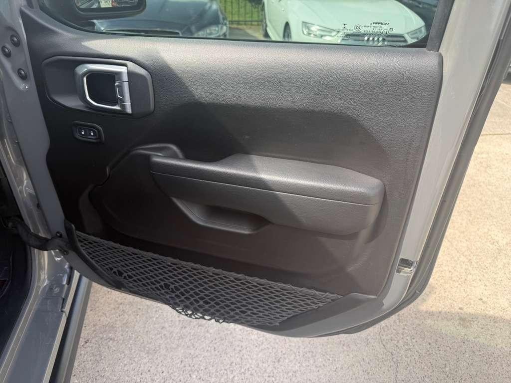 Jeep Gladiator Vehicle Full-screen Gallery Image 15