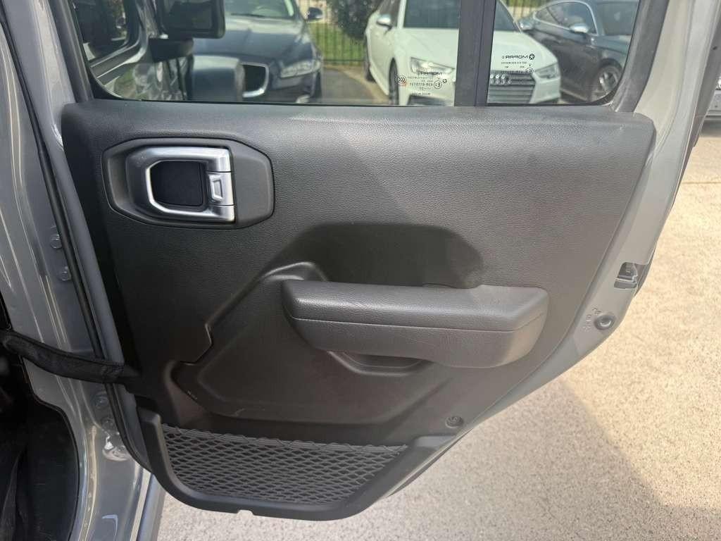 Jeep Gladiator Vehicle Full-screen Gallery Image 17