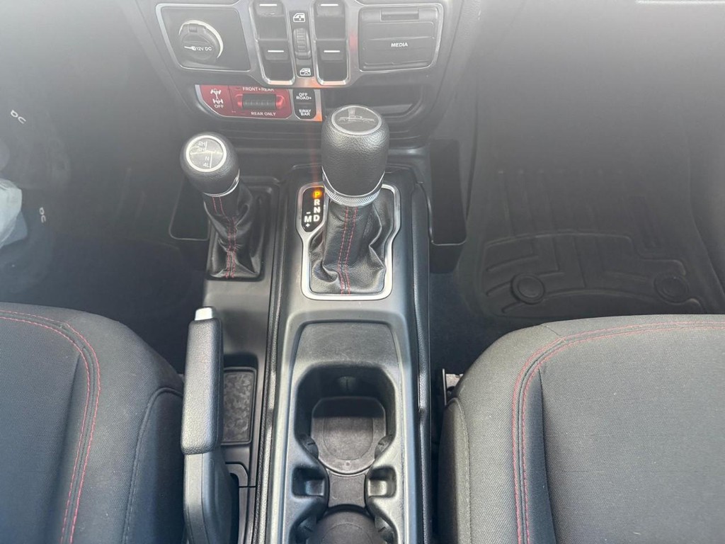 Jeep Gladiator Vehicle Full-screen Gallery Image 25