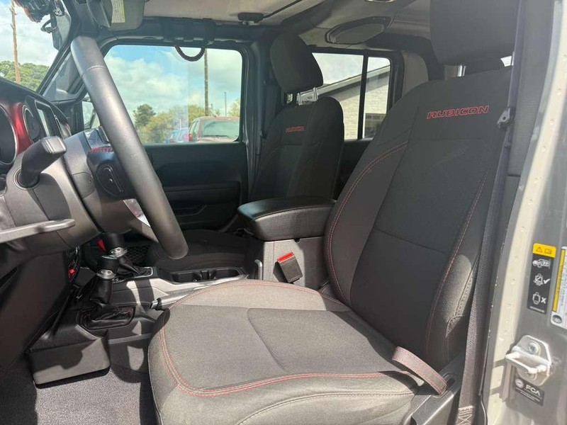 Jeep Gladiator Vehicle Full-screen Gallery Image 11