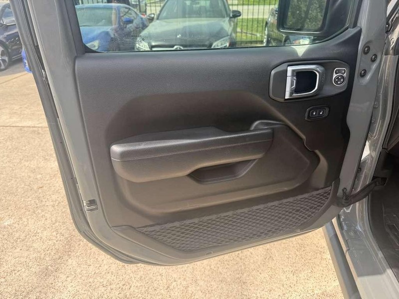 Jeep Gladiator Vehicle Full-screen Gallery Image 12