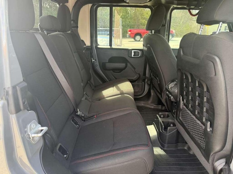 Jeep Gladiator Vehicle Full-screen Gallery Image 16