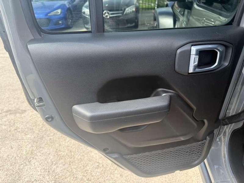 Jeep Gladiator Vehicle Full-screen Gallery Image 19