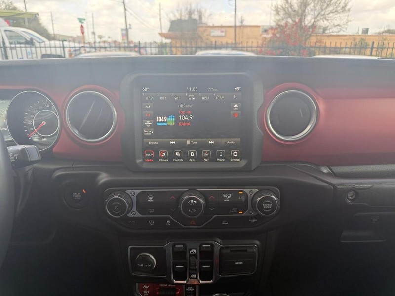 Jeep Gladiator Vehicle Full-screen Gallery Image 23