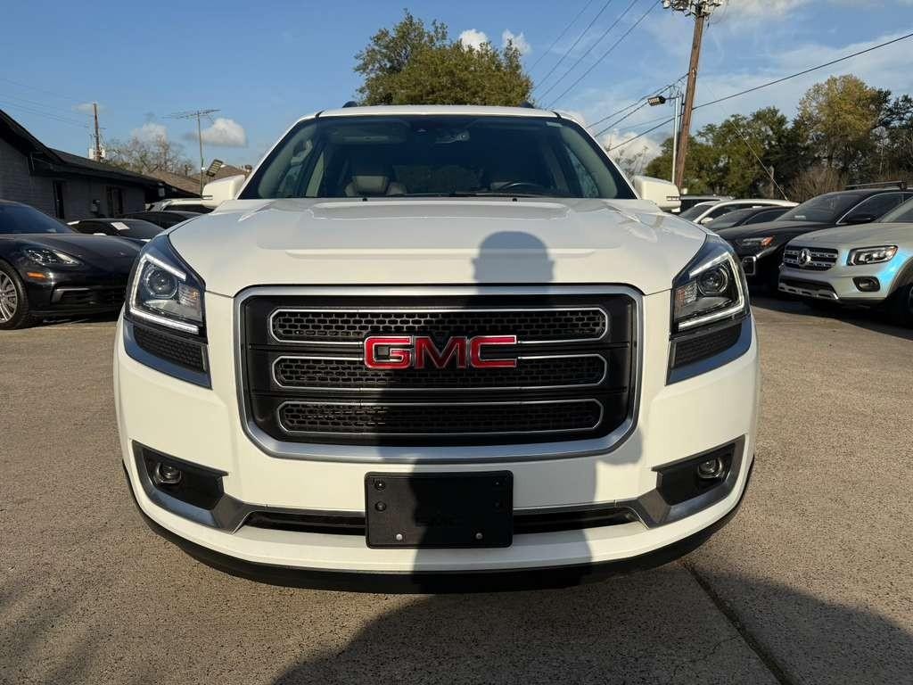 GMC Acadia Limited Vehicle Full-screen Gallery Image 02